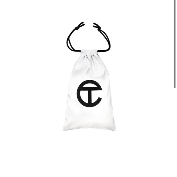 Small Oxblood Telfar bag - Picture 4 of 5